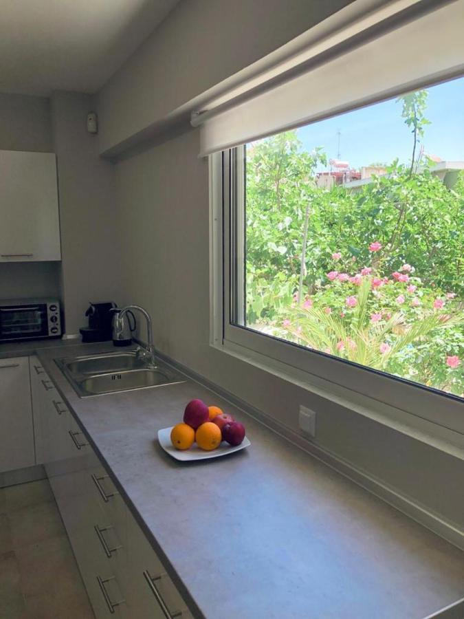 Charming Apartment In Faliro! Atene Esterno foto