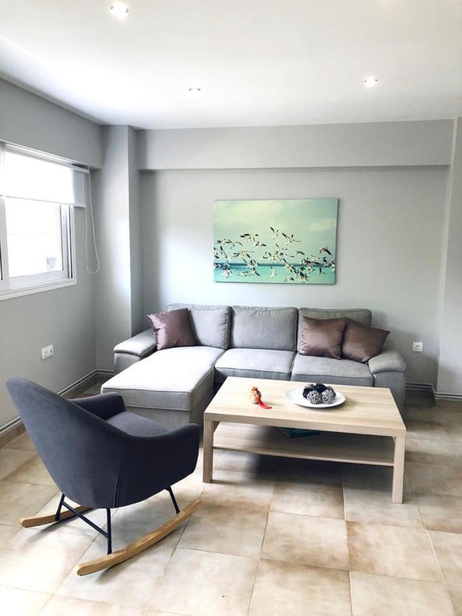 Charming Apartment In Faliro! Atene Esterno foto